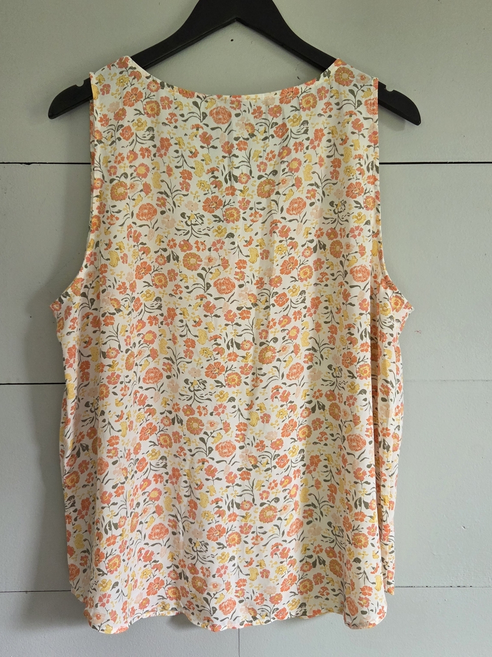 LOFT Outlet Floral Sleeveless V-Neck Blouse White Orange Yellow Women XL - Picture 2 of 5